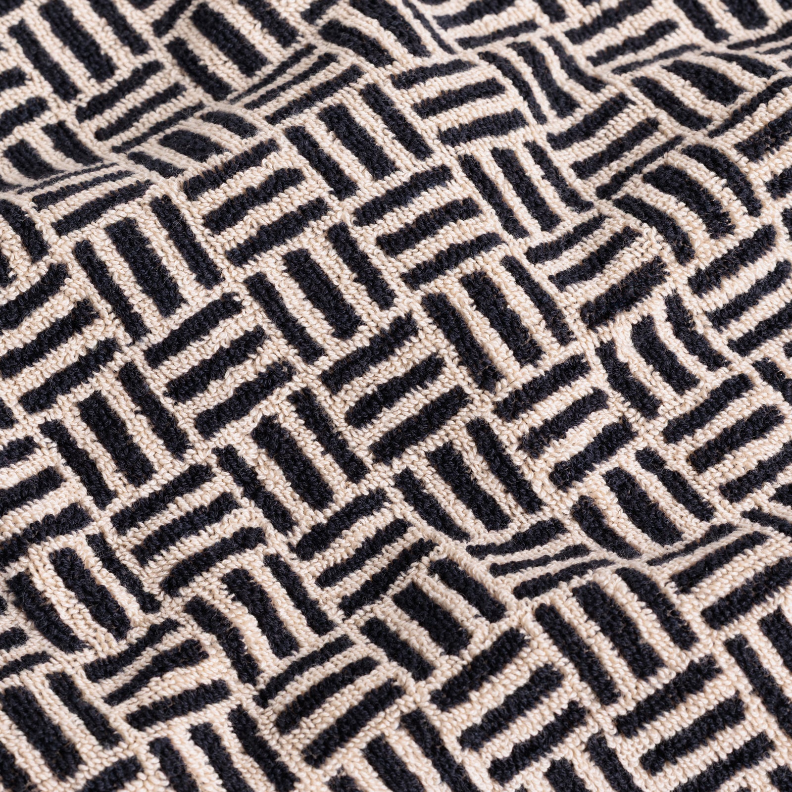 BAINA-Hand-Towel-Sand-Noir-Weave-Detail