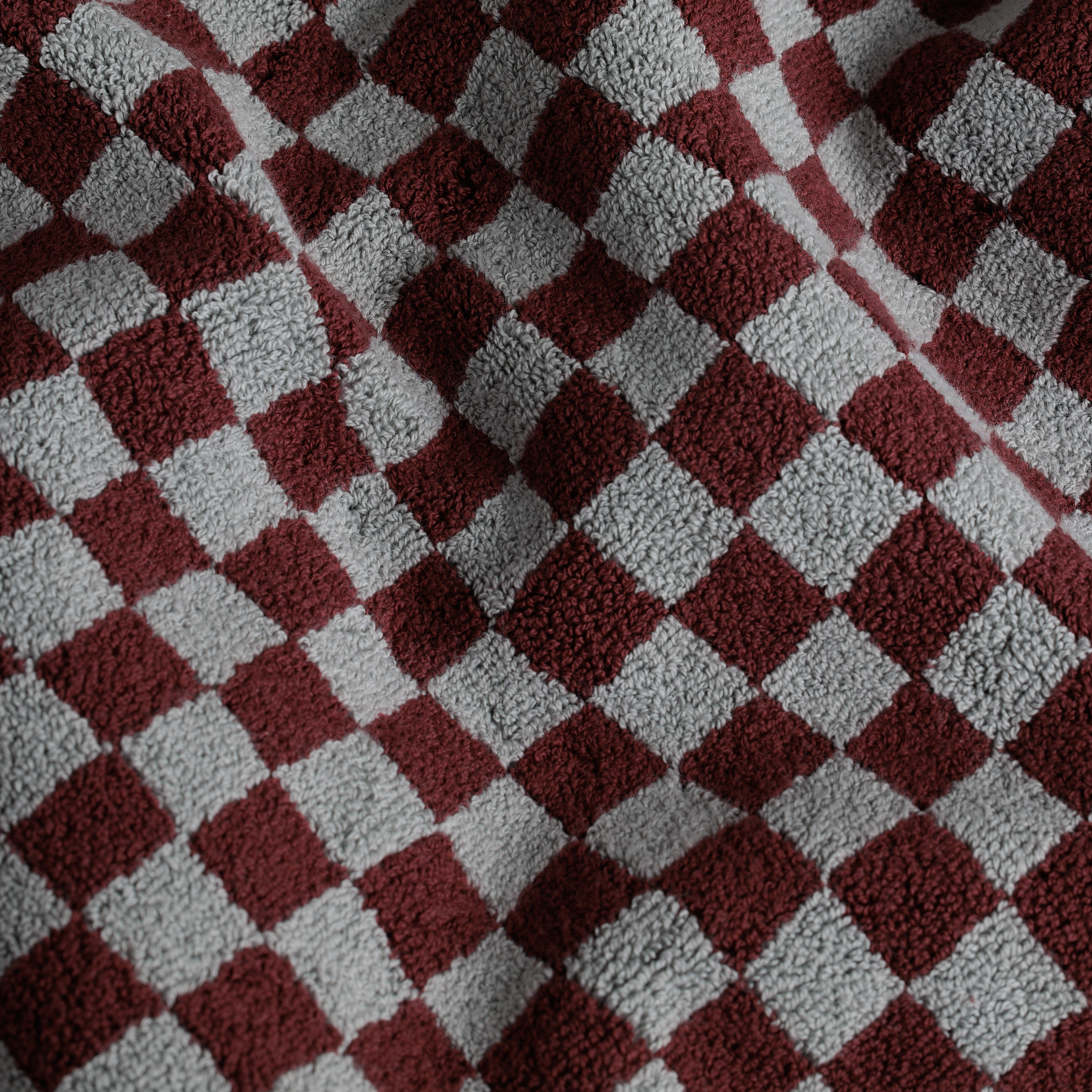 BAINA-Towels-BAINA-Checkered-Bath-Mat-Cement-Rhus-close-up