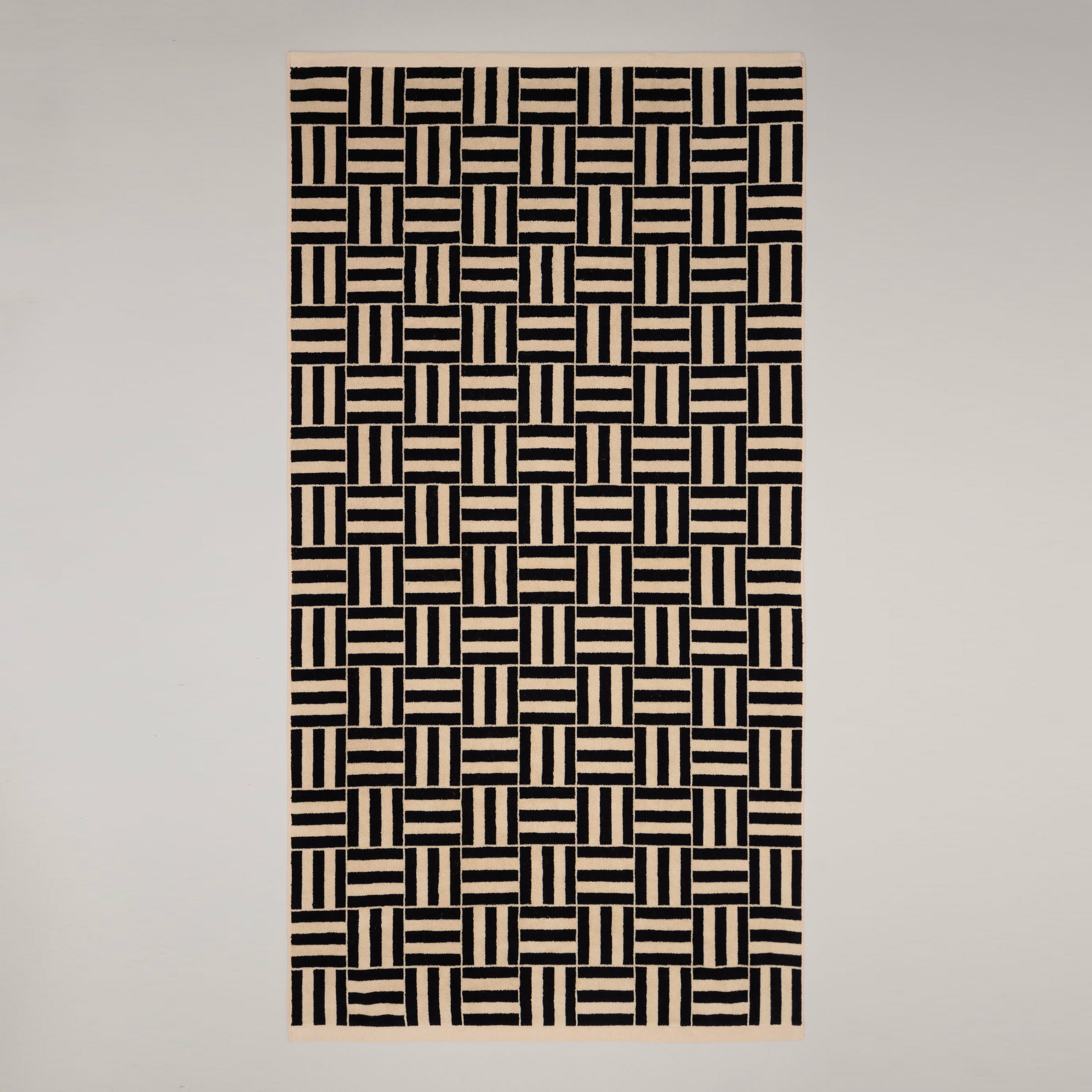 BAINA-Towels-Willis_Pool-Towel-Sand_Noir