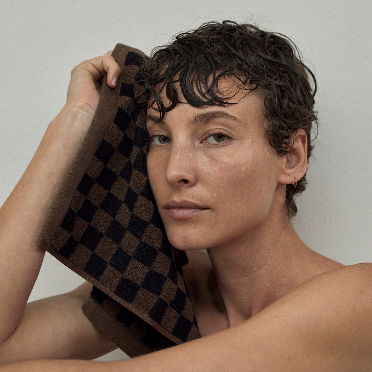 BAINA-face-cloth-Quill-Tabac-Noir-checker