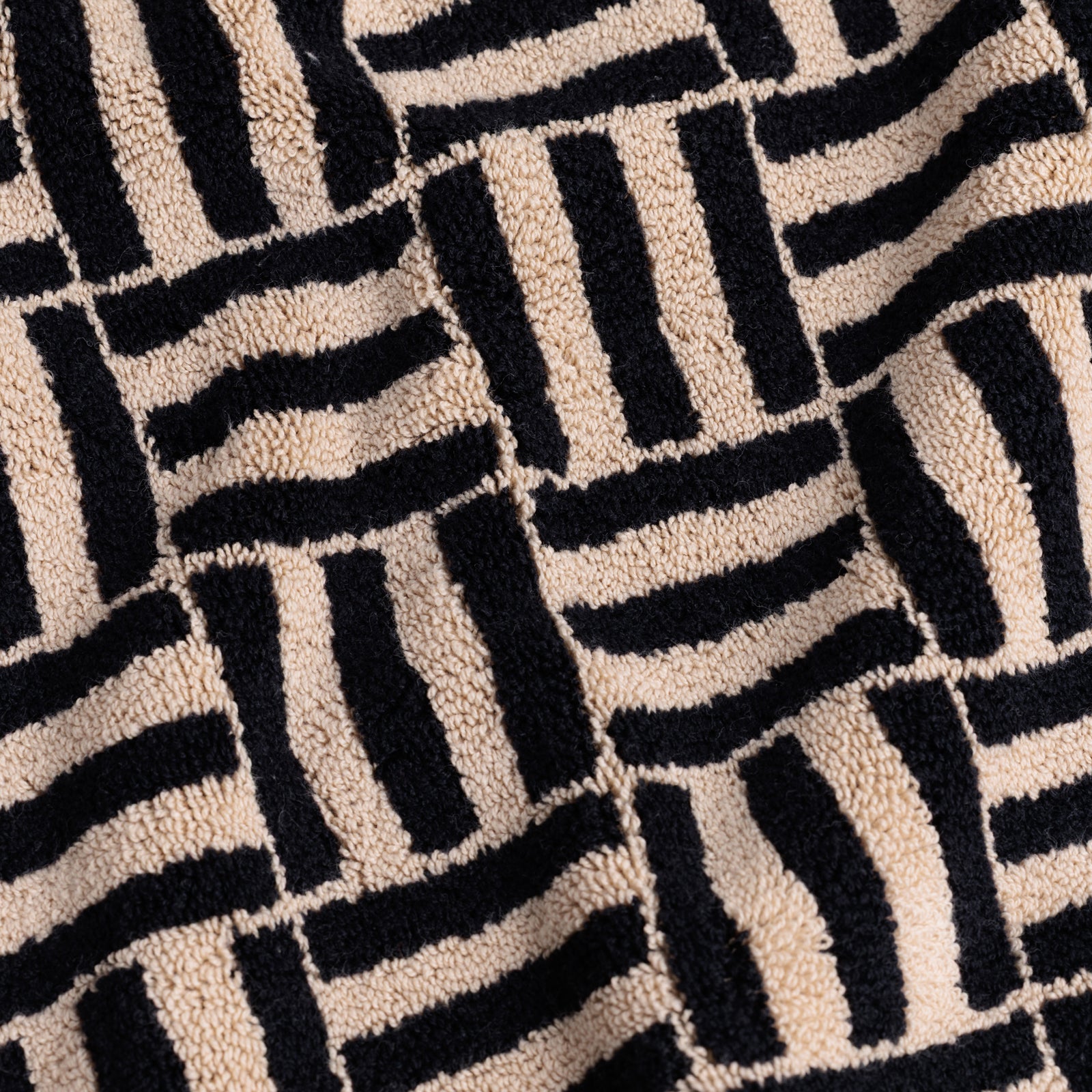 BAINA_TOWEL-Bath-Mat-Weave-Sand-Noir-Detail