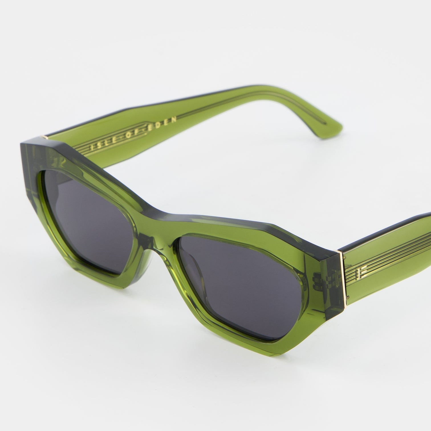 Isle-of-Eden-Sunglasses_Emily-olive-bottle-green_close-up