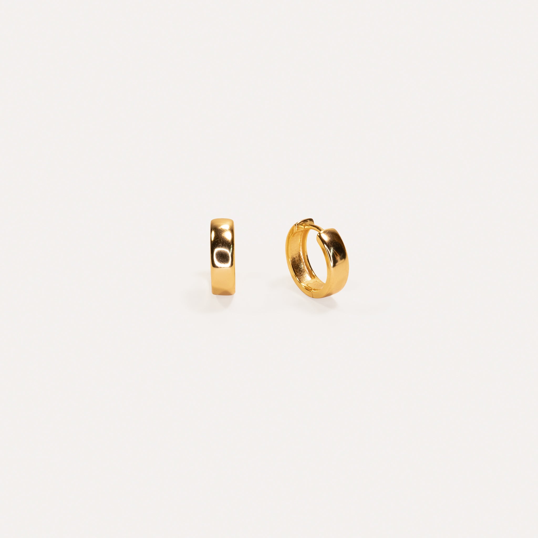 LA-DAILIE-Everyday-Cuff-Hoop_Earrings
