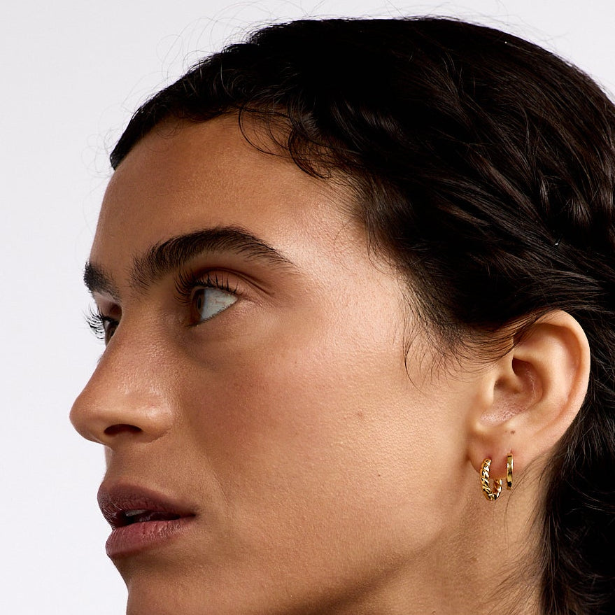La-Dailie-earrings-gold-Mini-Twist-hoops