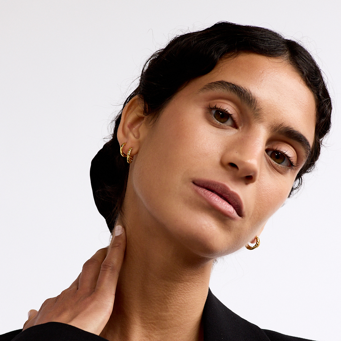 La-Daillie-Earrings-Mini-Ribbed-Hoop-Gold-4