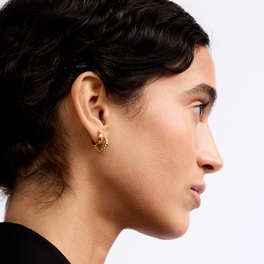 La-Daillie-Earrings-Mini-Ribbed-Hoop-Gold