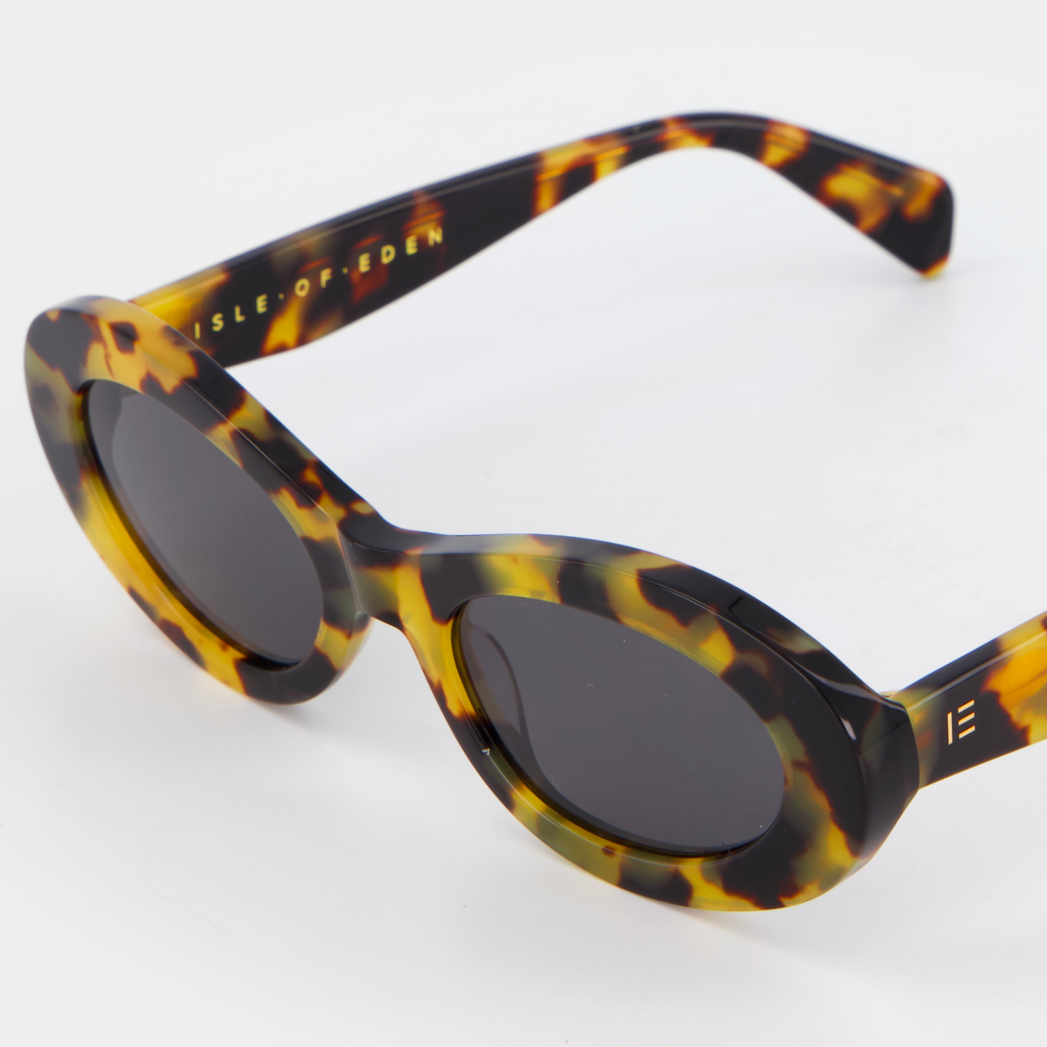 isle-of-eden-sunglasses-frankie-tort-tortoise-close-up