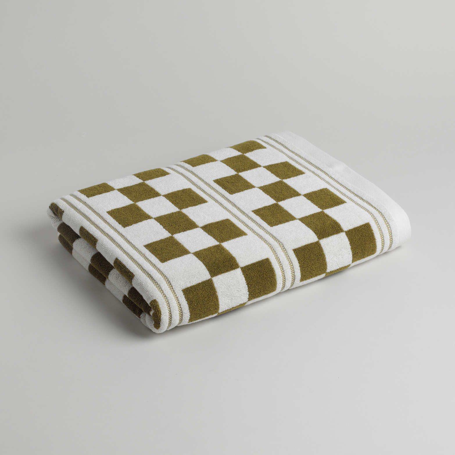 BAINA-Busby-Pool-Towel-Checkered-Caper-Chalk