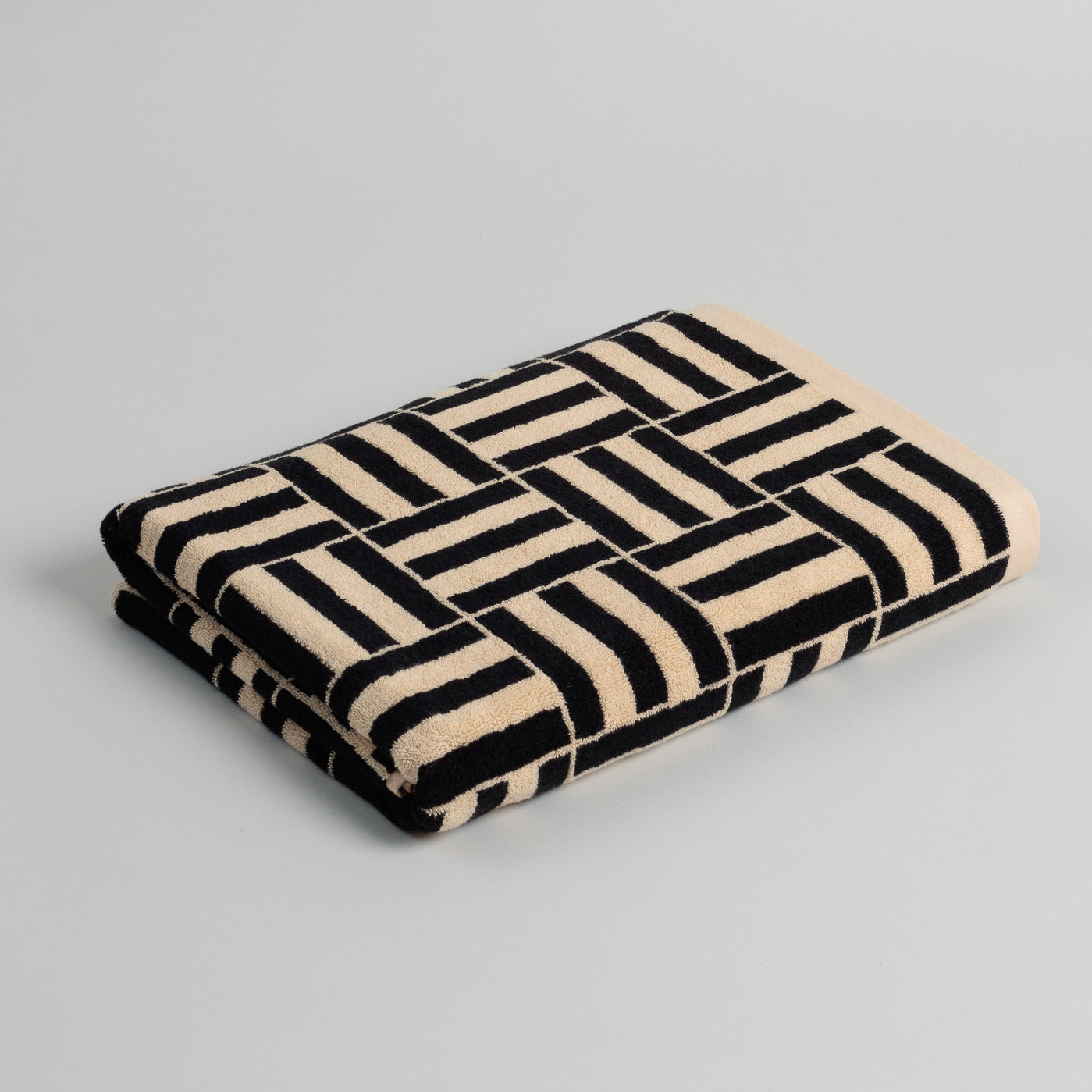 BAINA-Towels-Willis_Pool_Towel-Sand-Noir