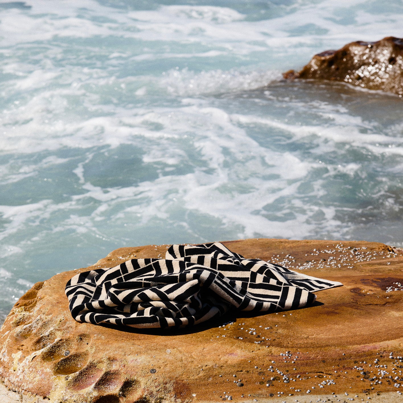 BAINA-Willis-Towel-Sand-Noir