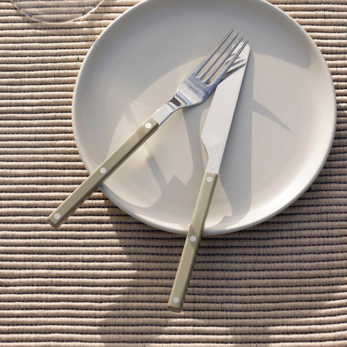 CItta-Tavolo-Cutlery-Set-Sage-Green-3