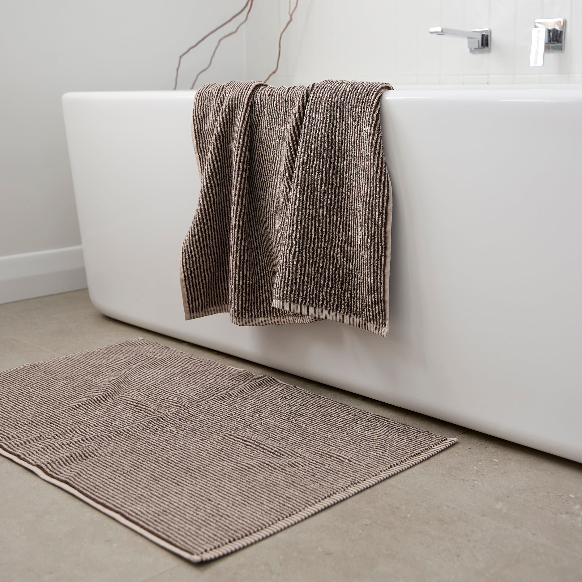 Citta-Thin-Stripe-Cocoa-Bone-Towel-Bath-Mat