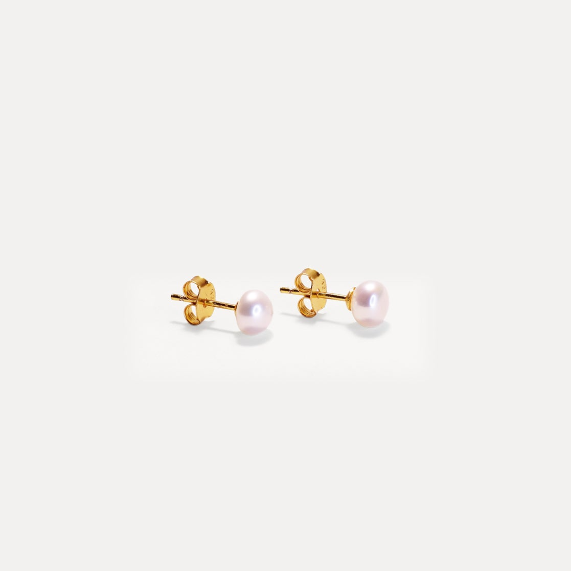 Evelina_Pearl_Stud_Earrings-La-Dailie