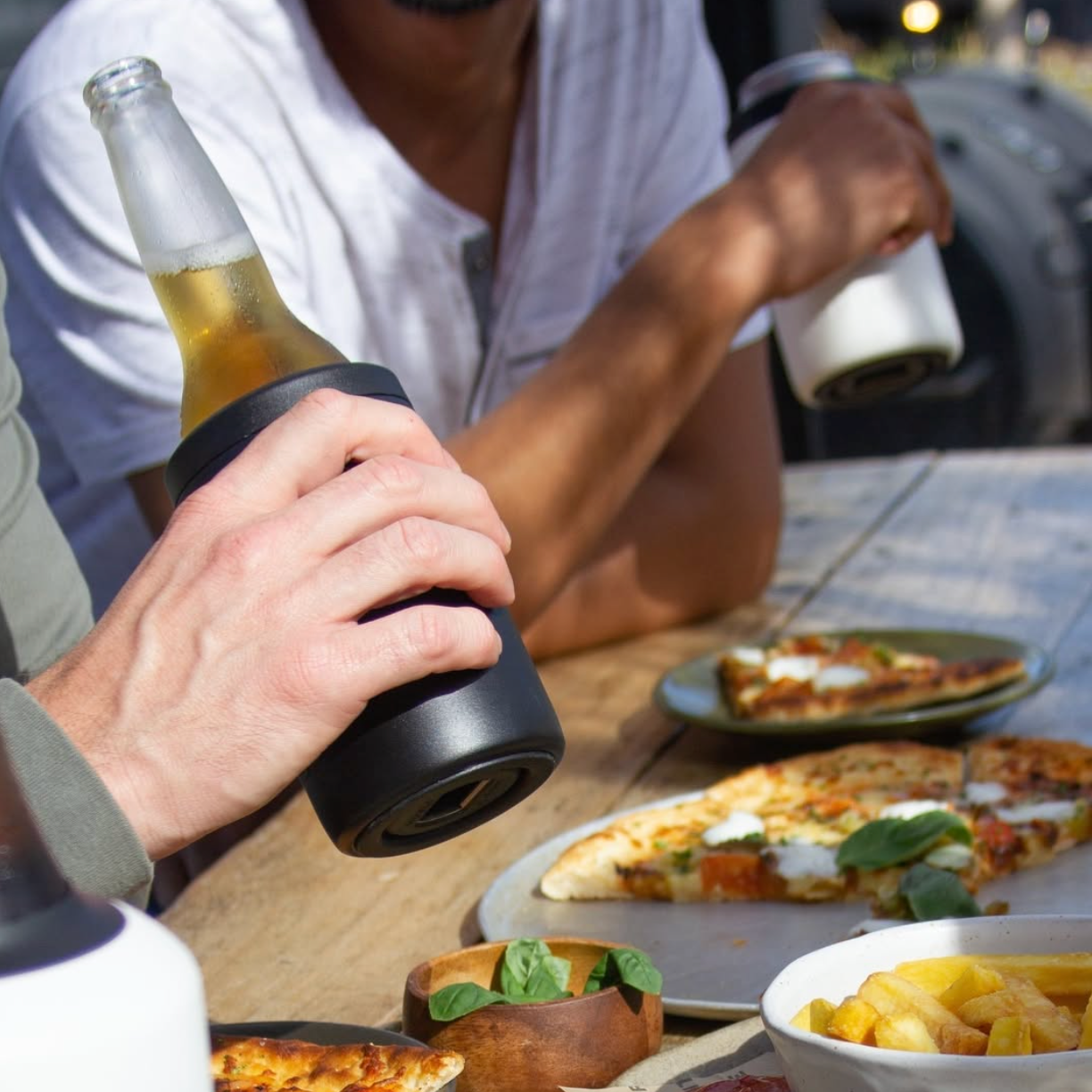 HUSKI-Beer-bottlecooler-in-black