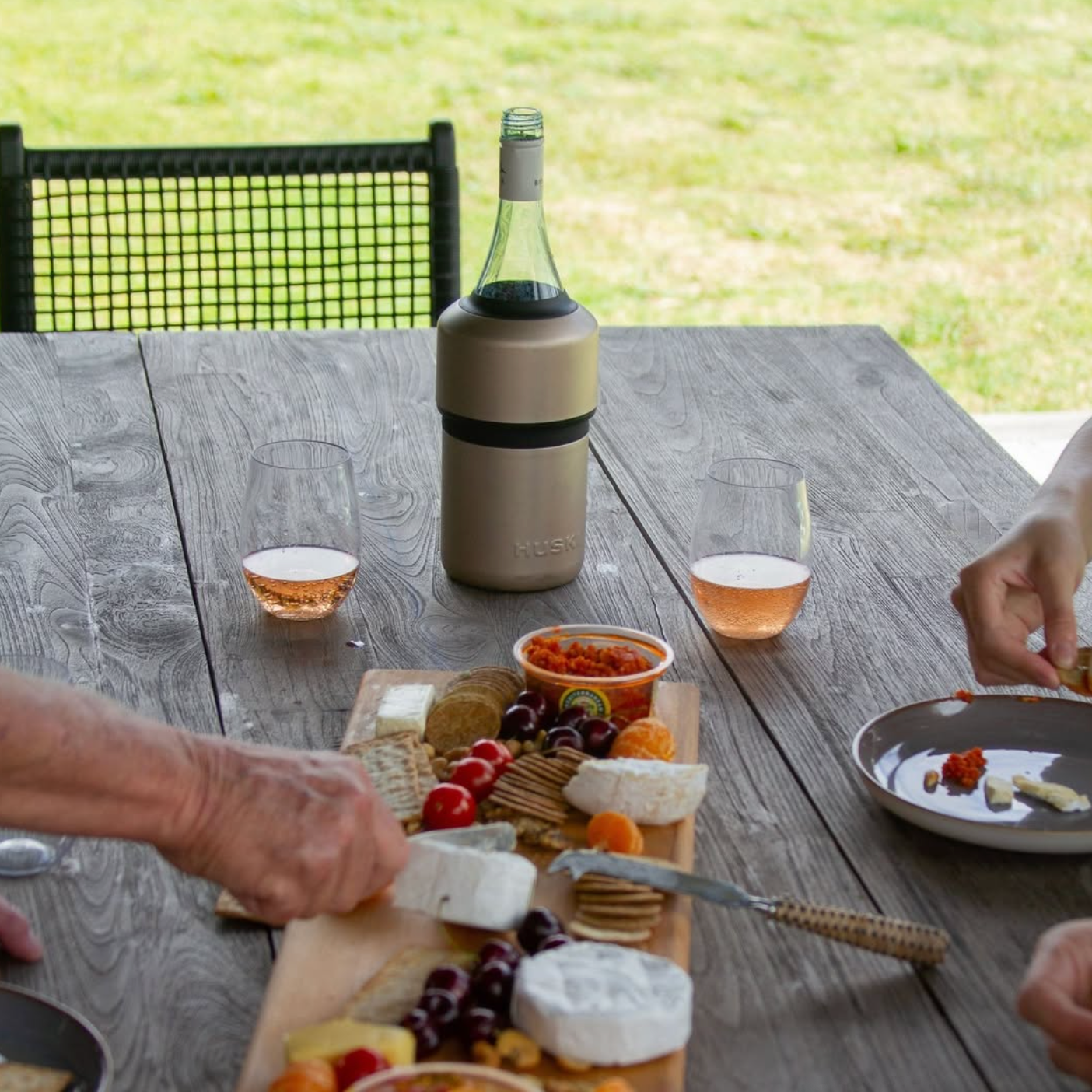 HUSKI-wine-cooler-gold-champagne