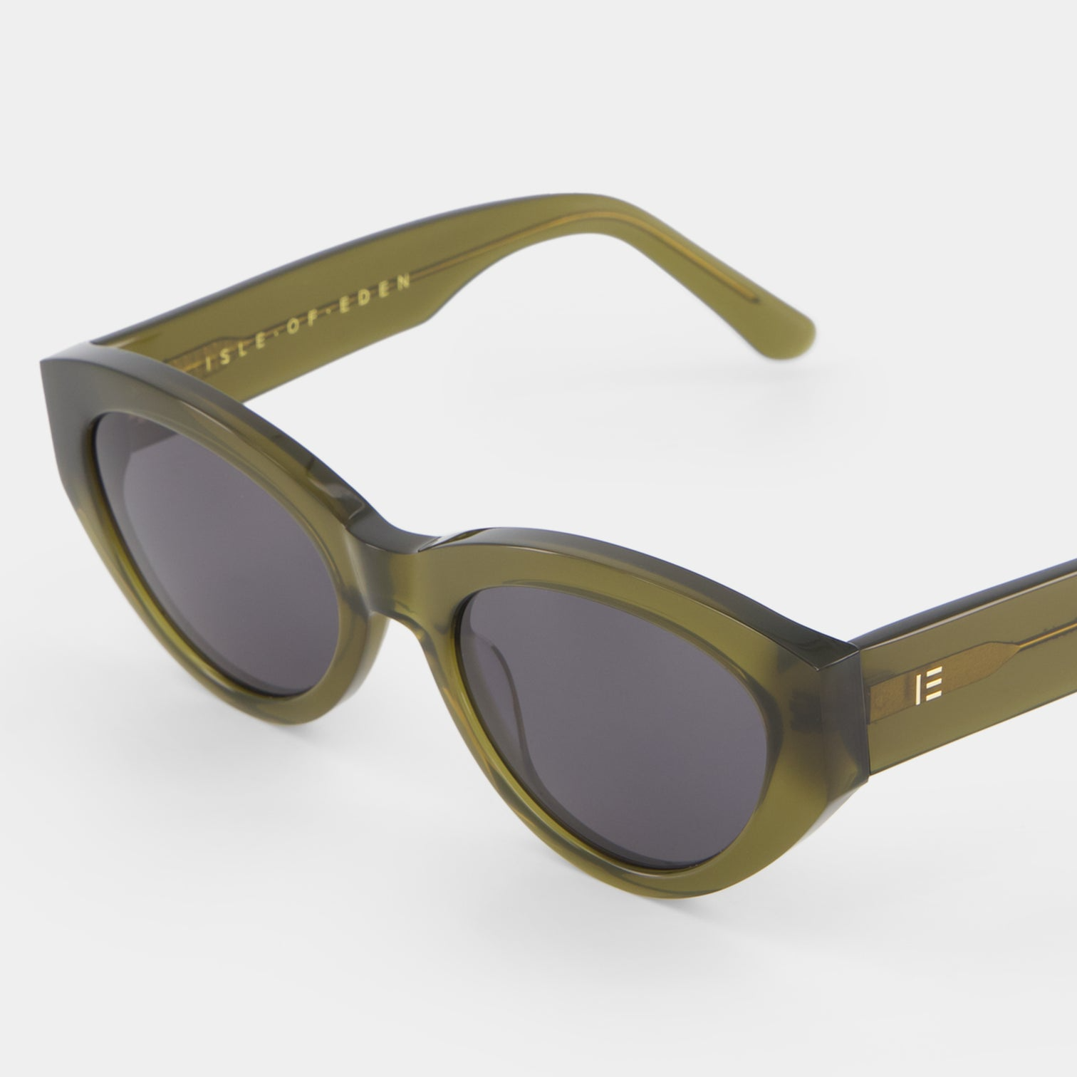 ISLE-OF-EDEN-SUNGLASSES-felina-Frosted-Green-close-up