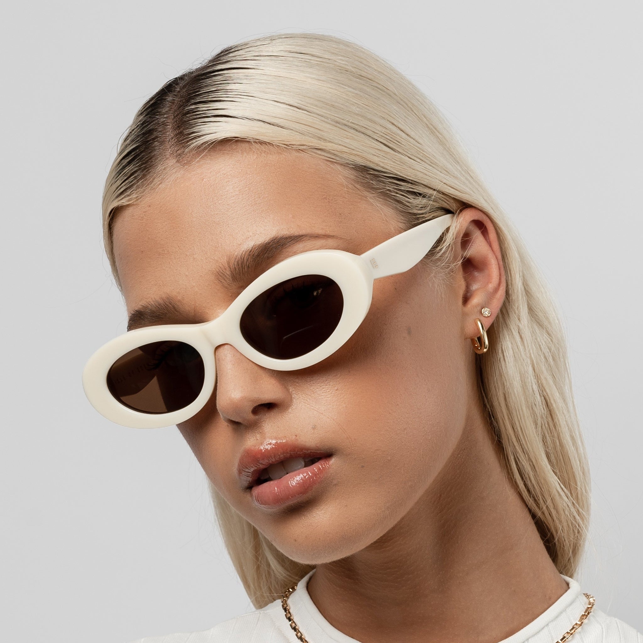 Isle-of-Eden-Sunglasses_Frankie-ivory-on-model