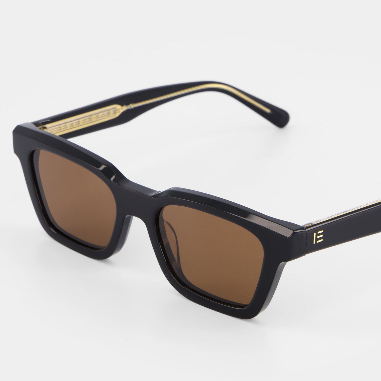 Isle-of-eden-Sunglasses-Brooklyn-Black-Brown-Close-up