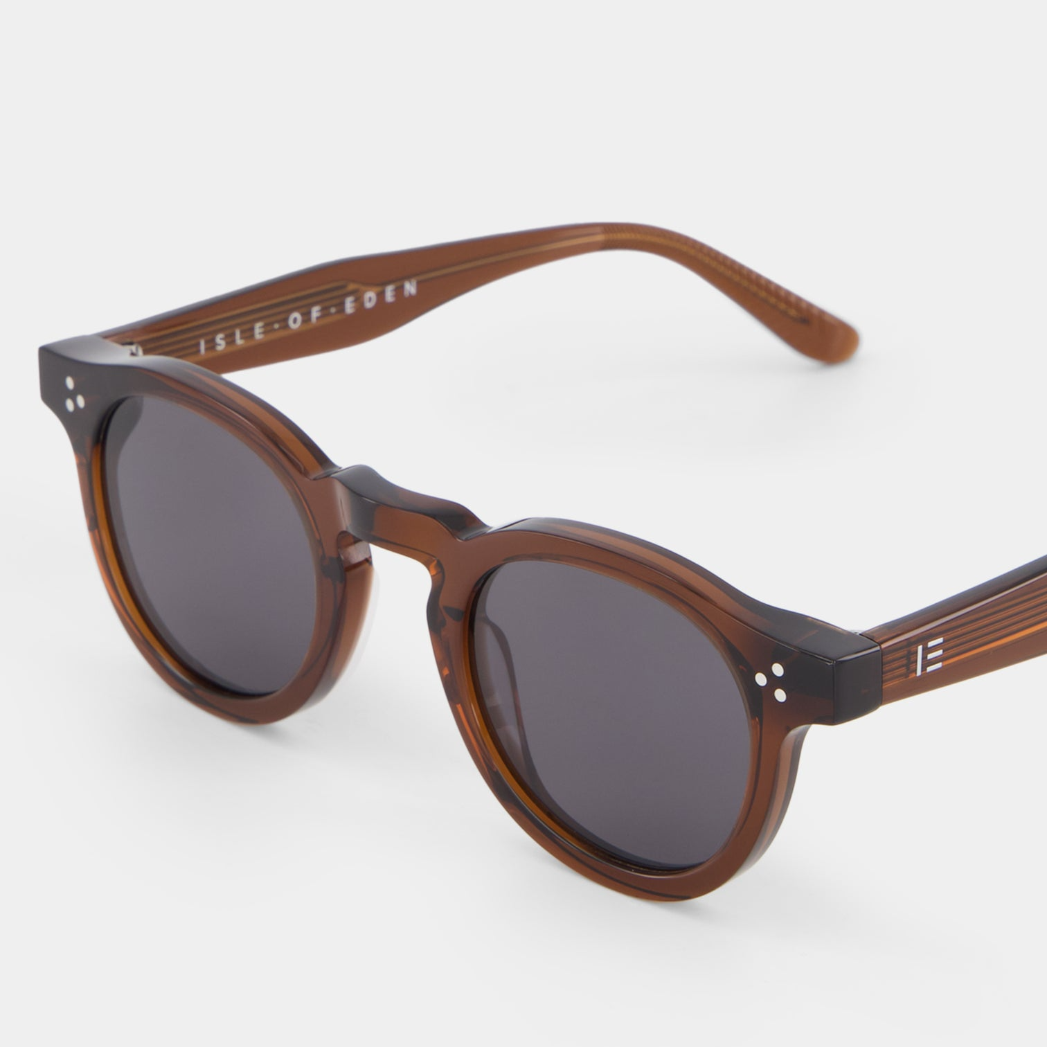 Isle-of-eden-Sunglasses-DREW-Brown-close-up