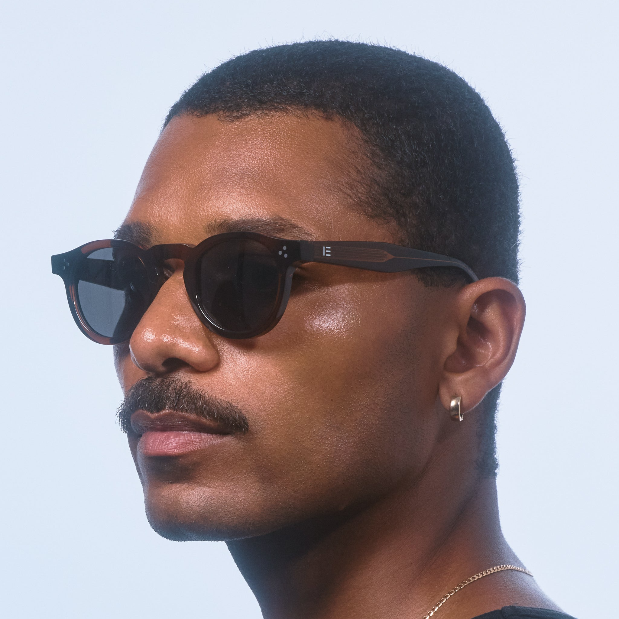 Isle-of-eden-Sunglasses-DREW-Brown-model-2