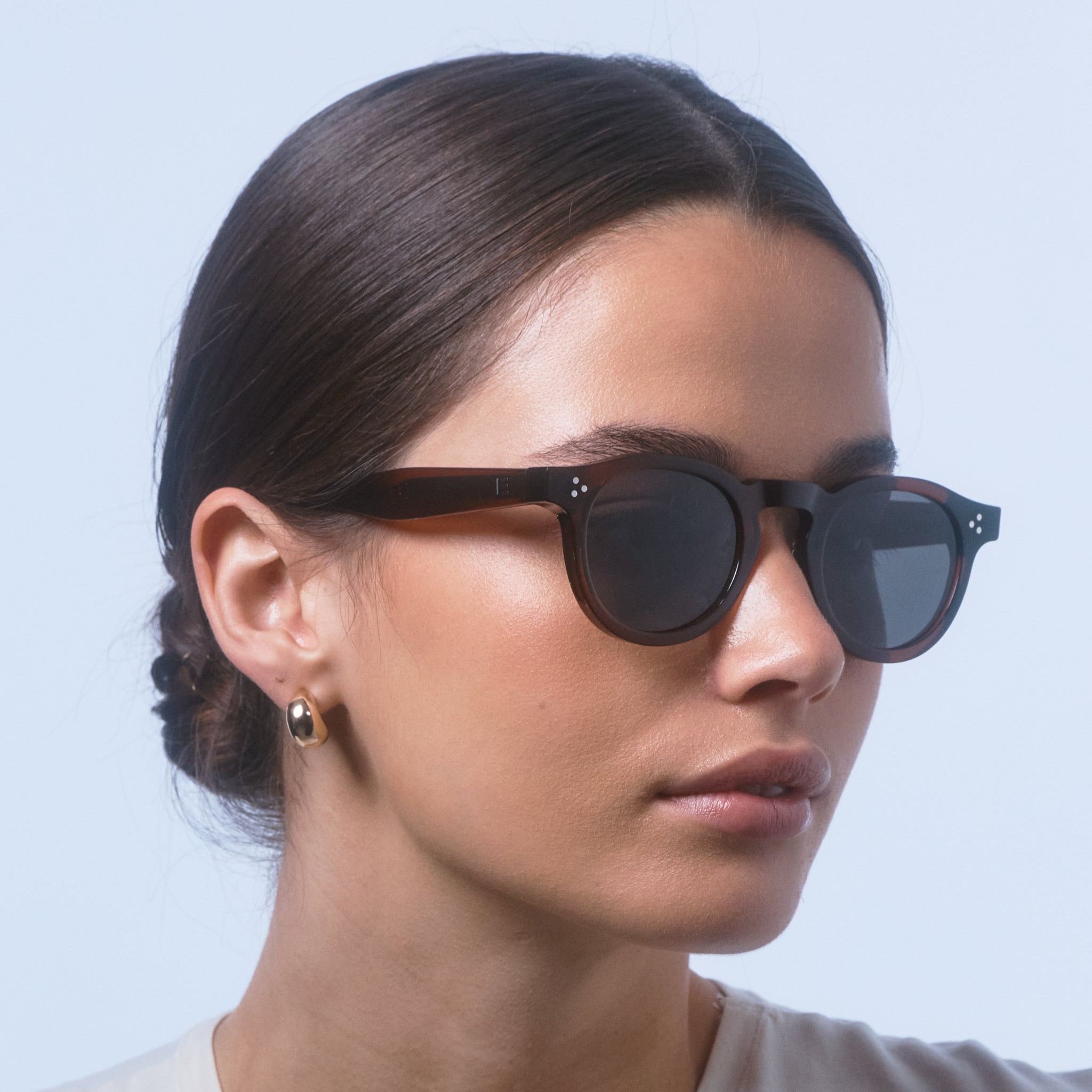 Isle-of-eden-Sunglasses-DREW-Brown-model-3