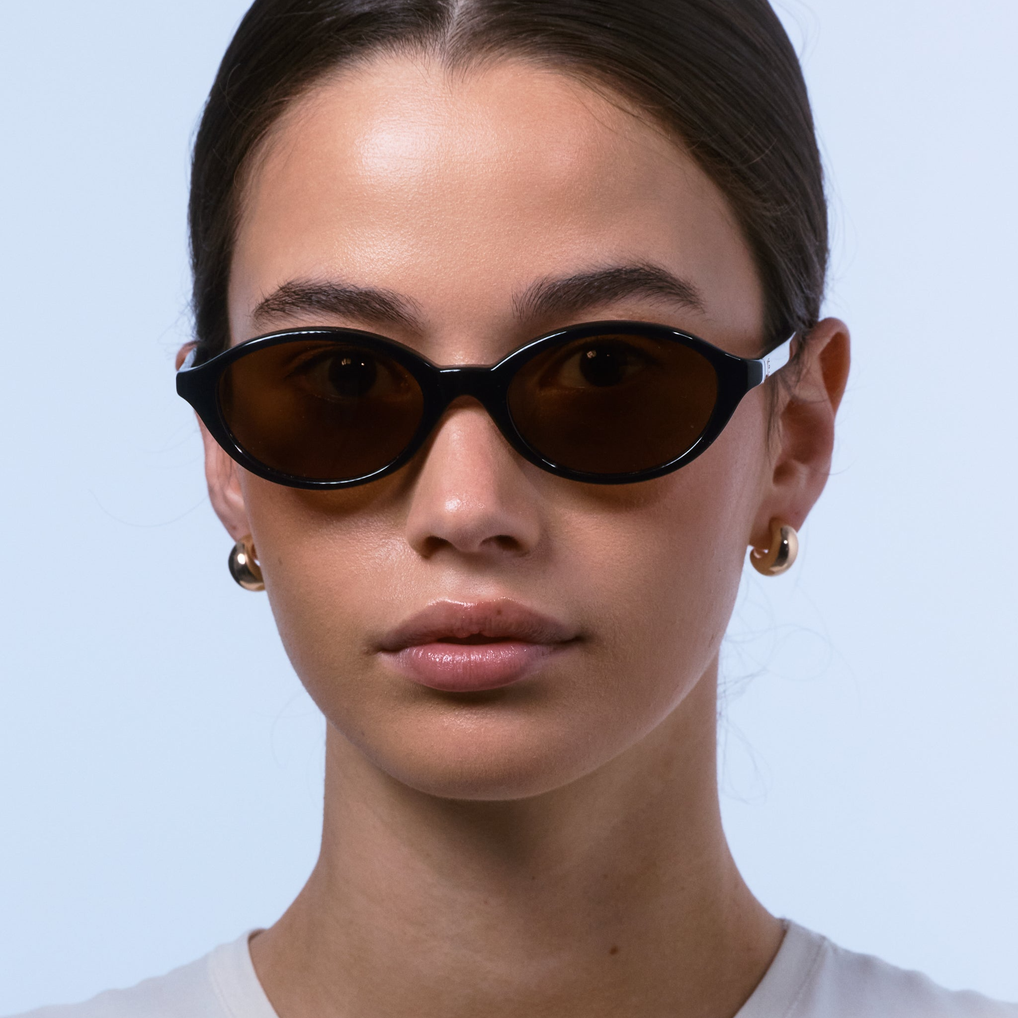Isle-of-eden-Sunglasses-Mirabel-Black-Gradient-Model-2