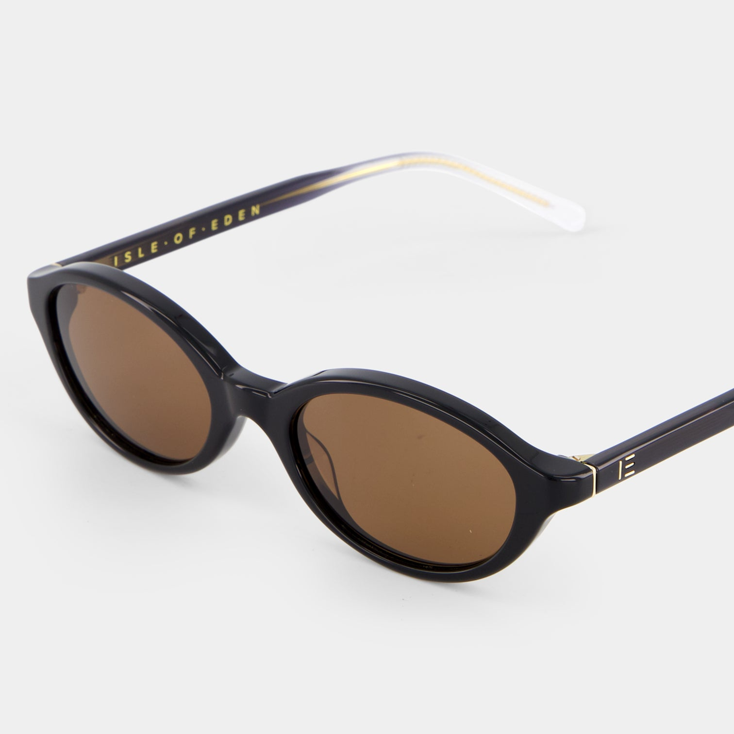 Isle-of-eden-Sunglasses-Mirabel-Black-Gradient-close-up