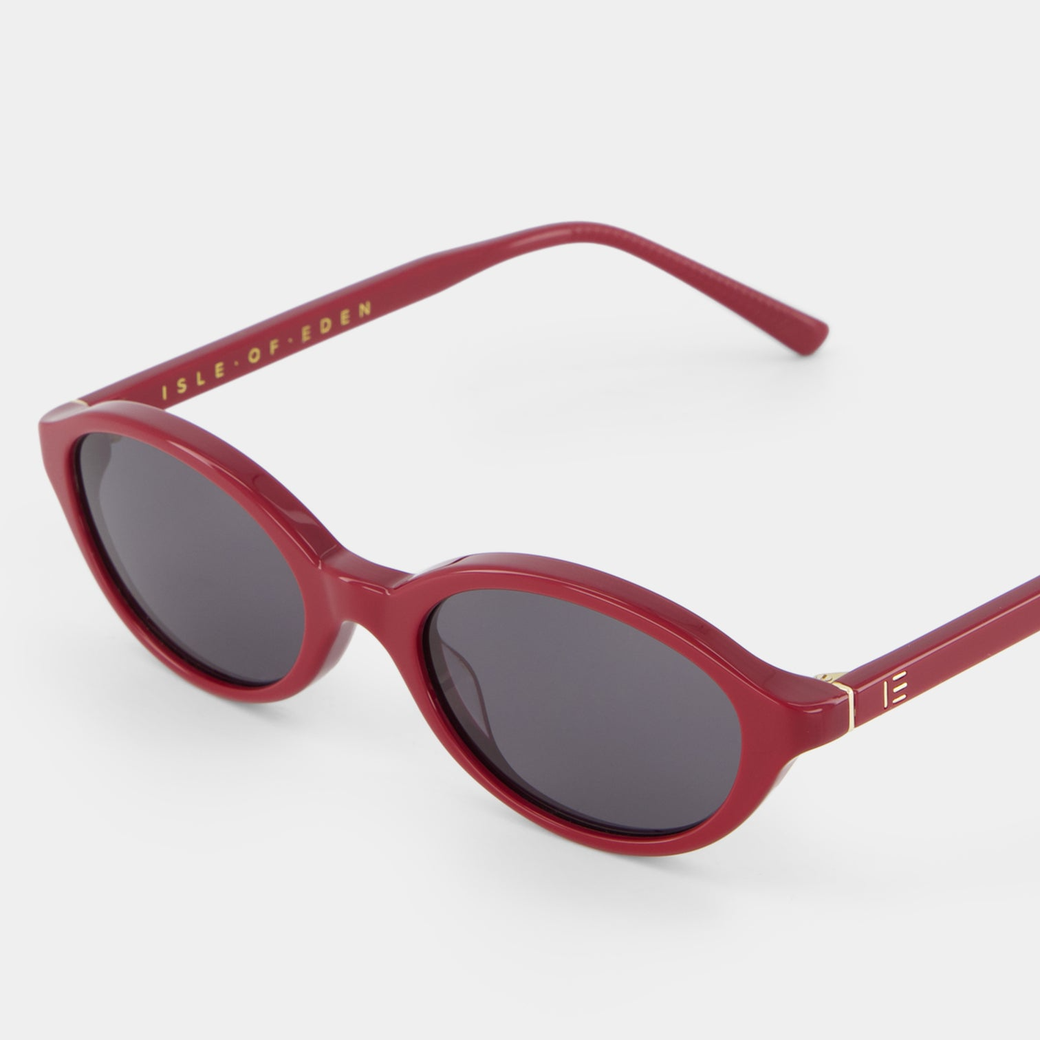 Isle-of-eden-Sunglasses-Mirabel-Red-Burgundy-close-up