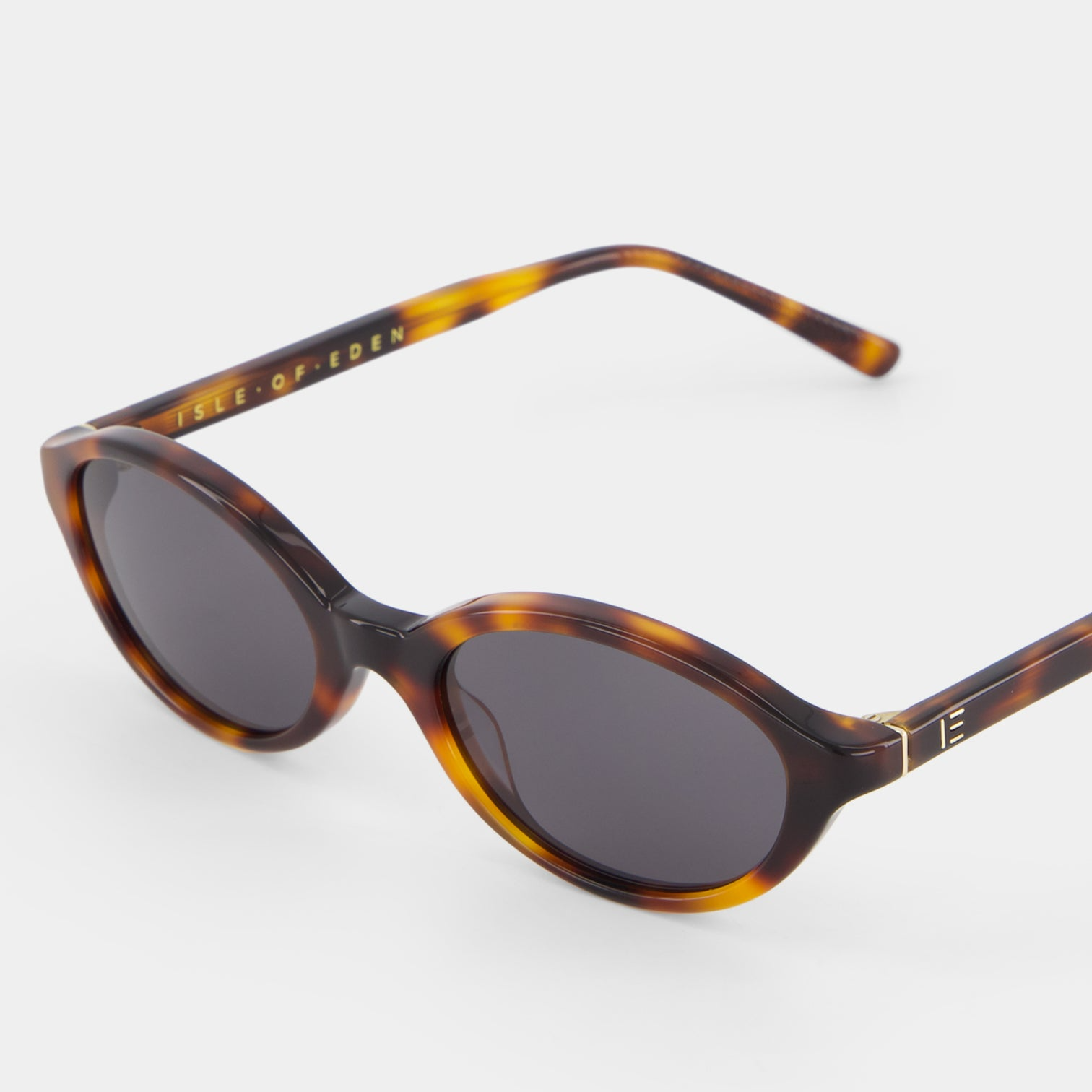 Isle-of-eden-Sunglasses-Mirabel-Tortoise-close-up
