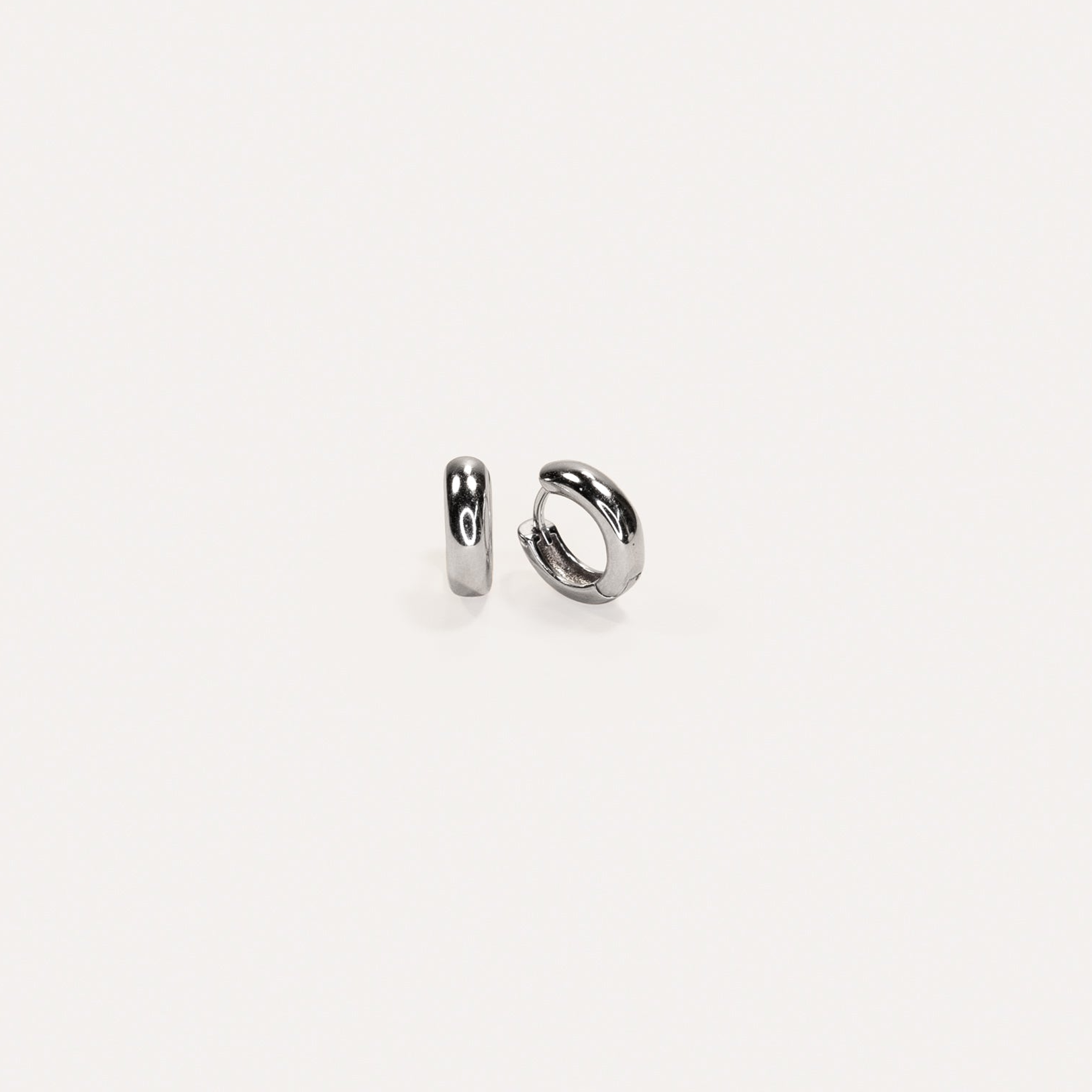 LA-DAILIE-Chunky-Mini-Hoop-Earrings-Silver