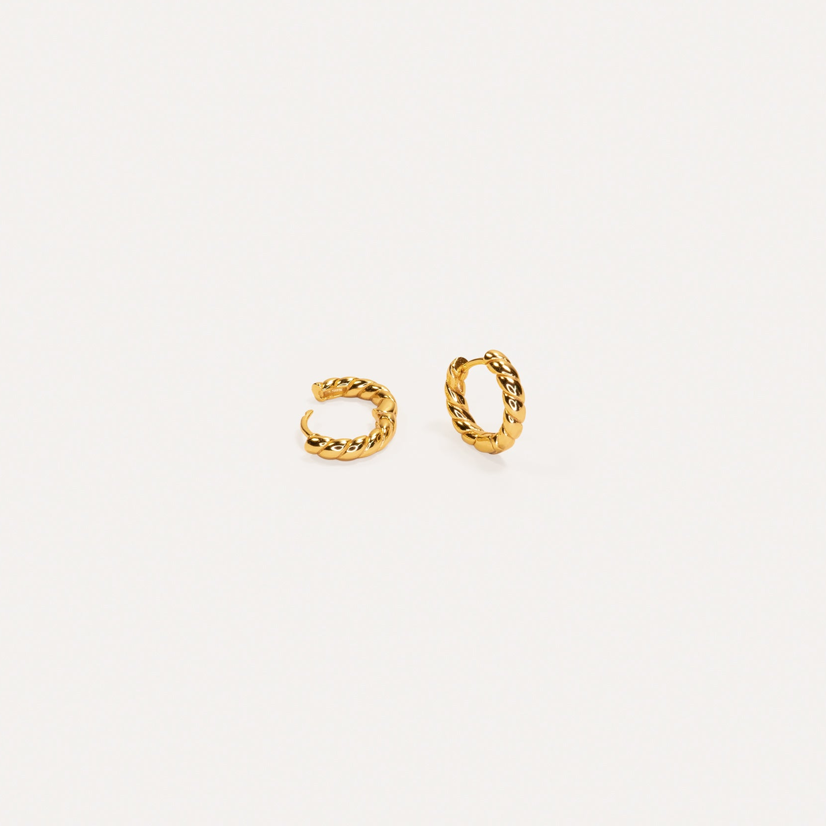 LA-DAILIE-EARRINGS-Everyday_Twist_Mini_Hoop_Gold