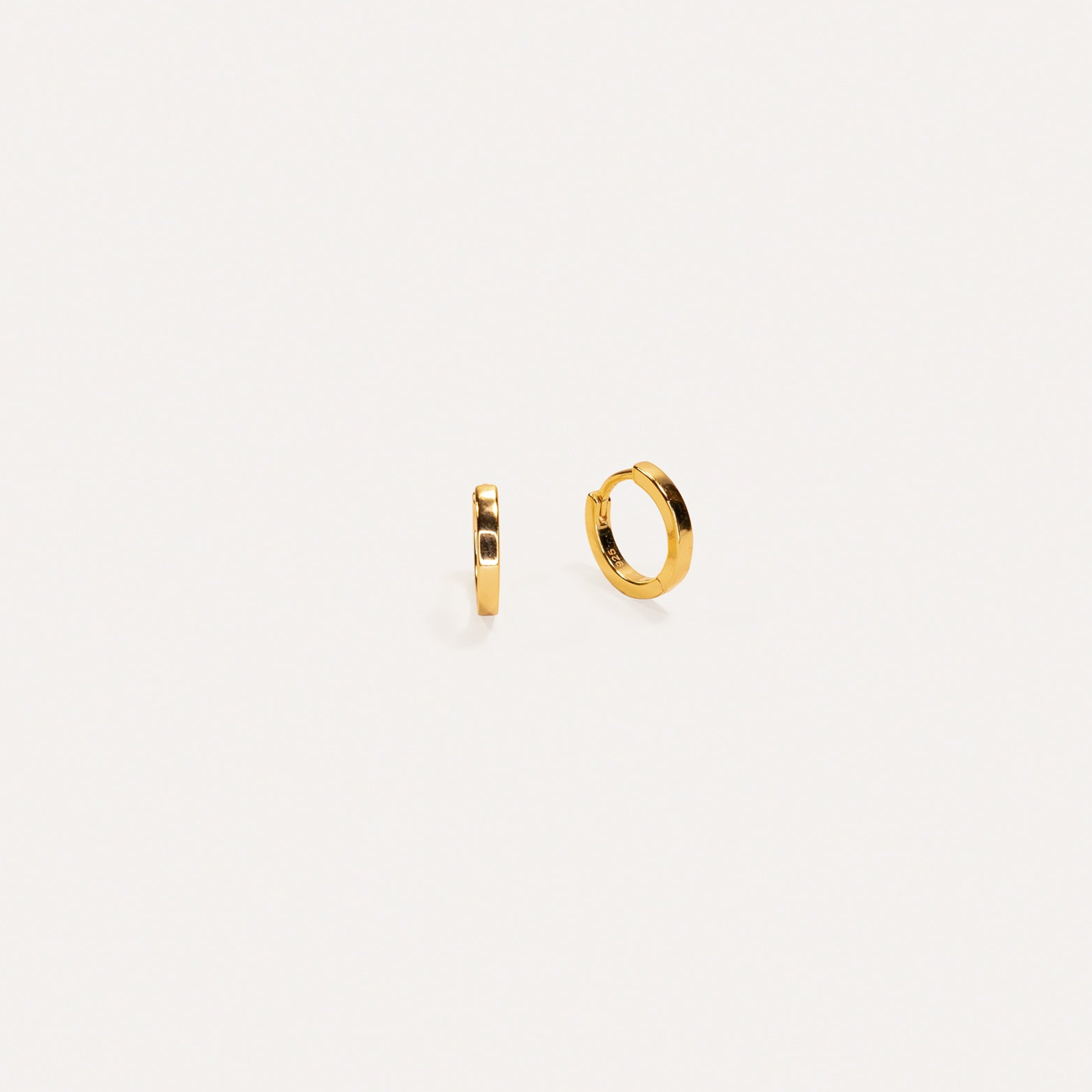 LA-DAILIE-EARRINGS-Fine-Mini-Hoops-Gold