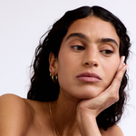 LA-DAILIE-EARRINGS-Gold-Mini-Fine-Hoops-3