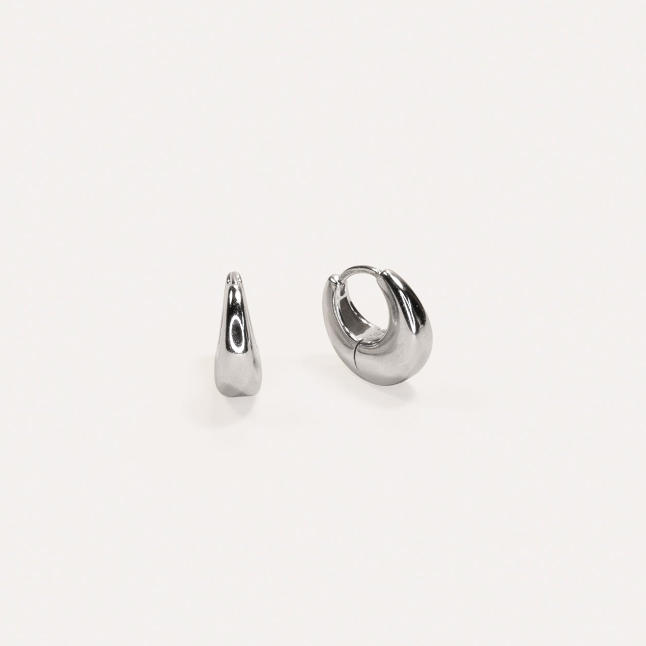 LA-DAILIE-EARRINGS-Teardrop-Hoops-Silver
