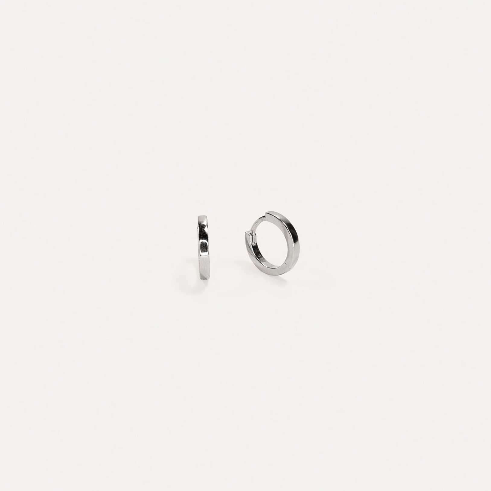 LA-DAILIE-Mini-Fine-Hoop-Earrings-Silver