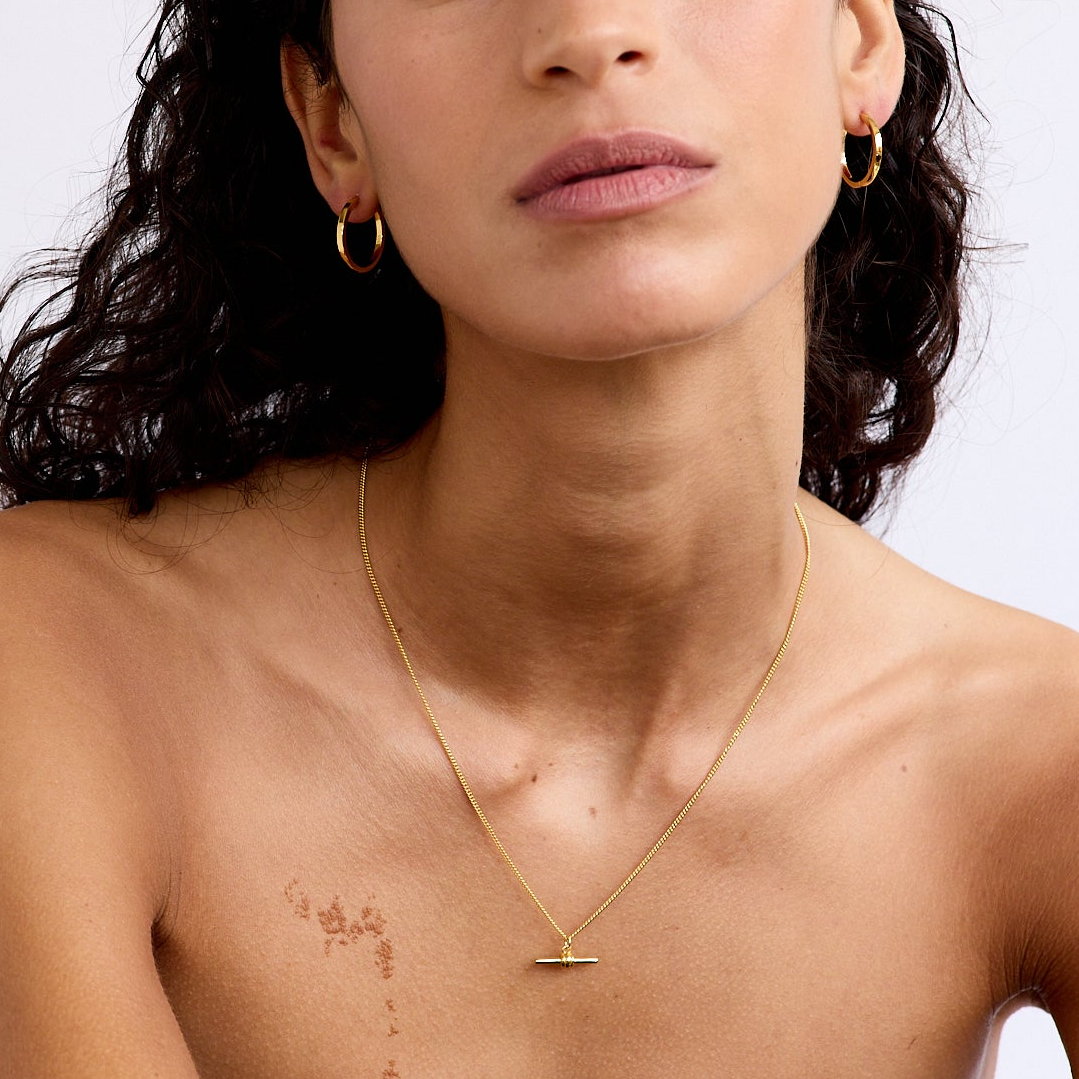 La-Dailie-Gold-T-Bar-Necklace-3