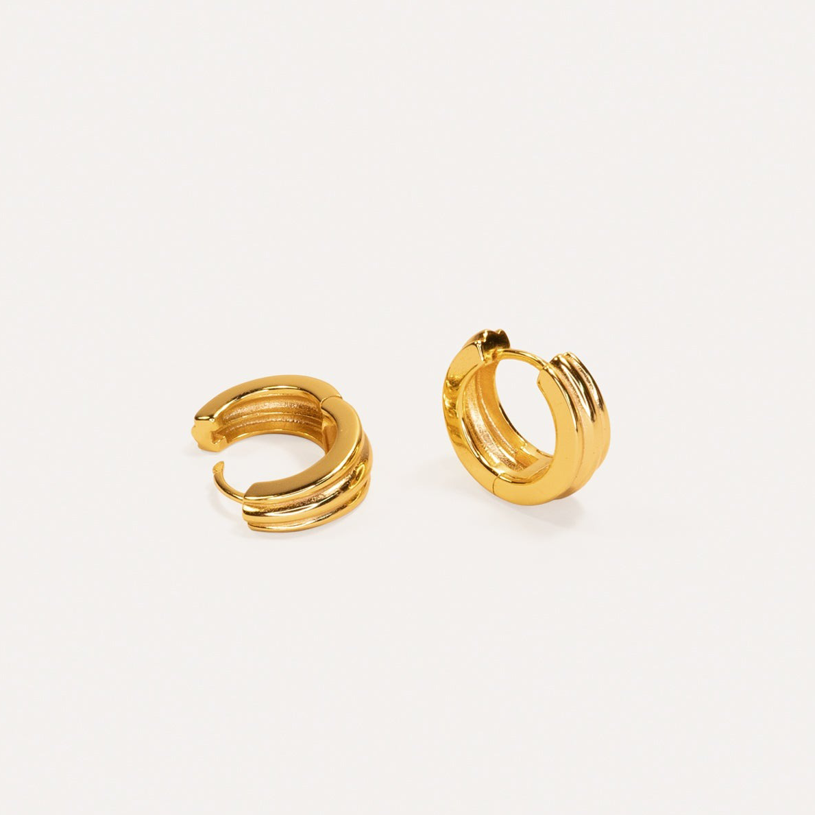 La-Dailie-Jewellery-Gold-Earrings-Chunky-Ribbed-Hoop-6