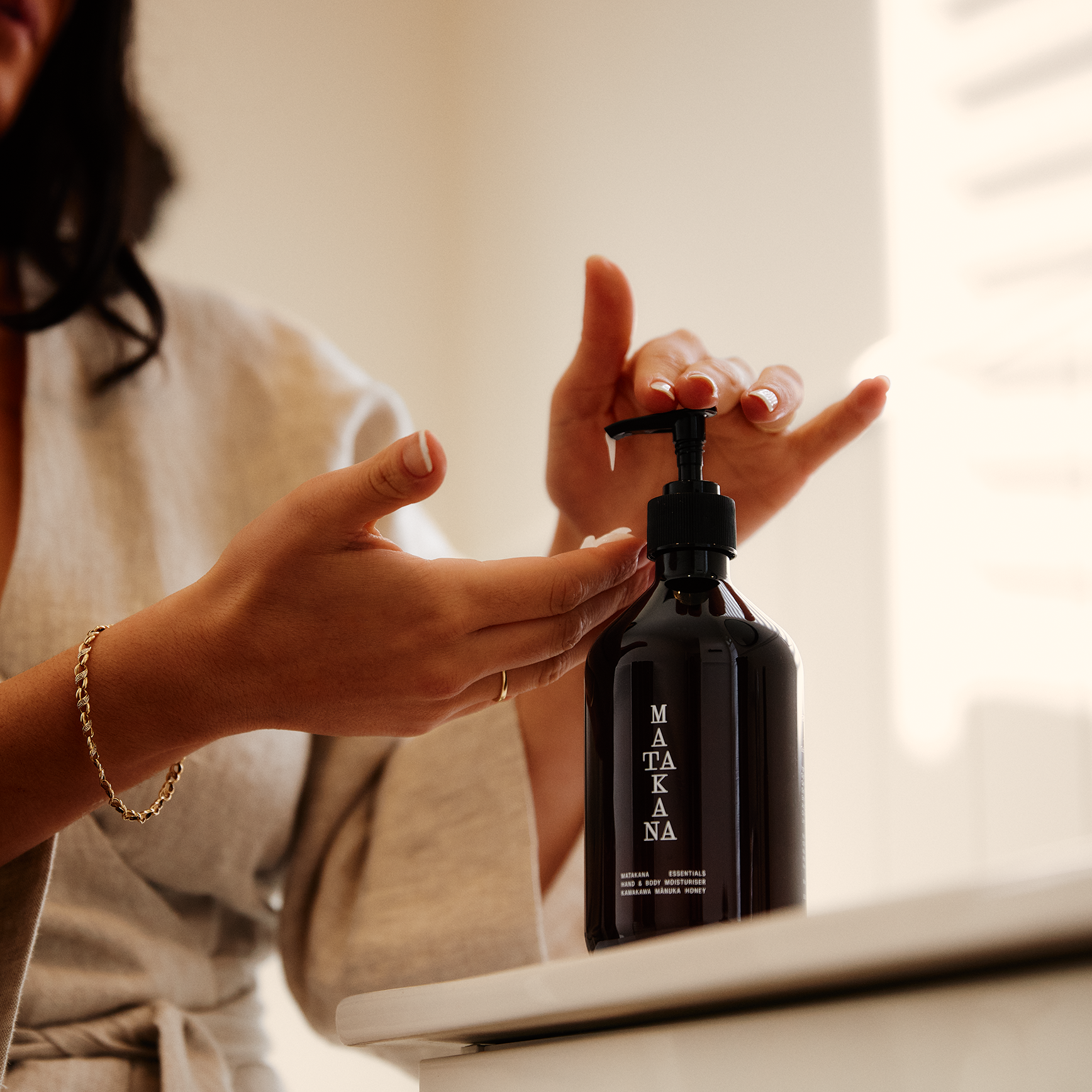 Matakana-Essentials-Moisturiser-lifestyle