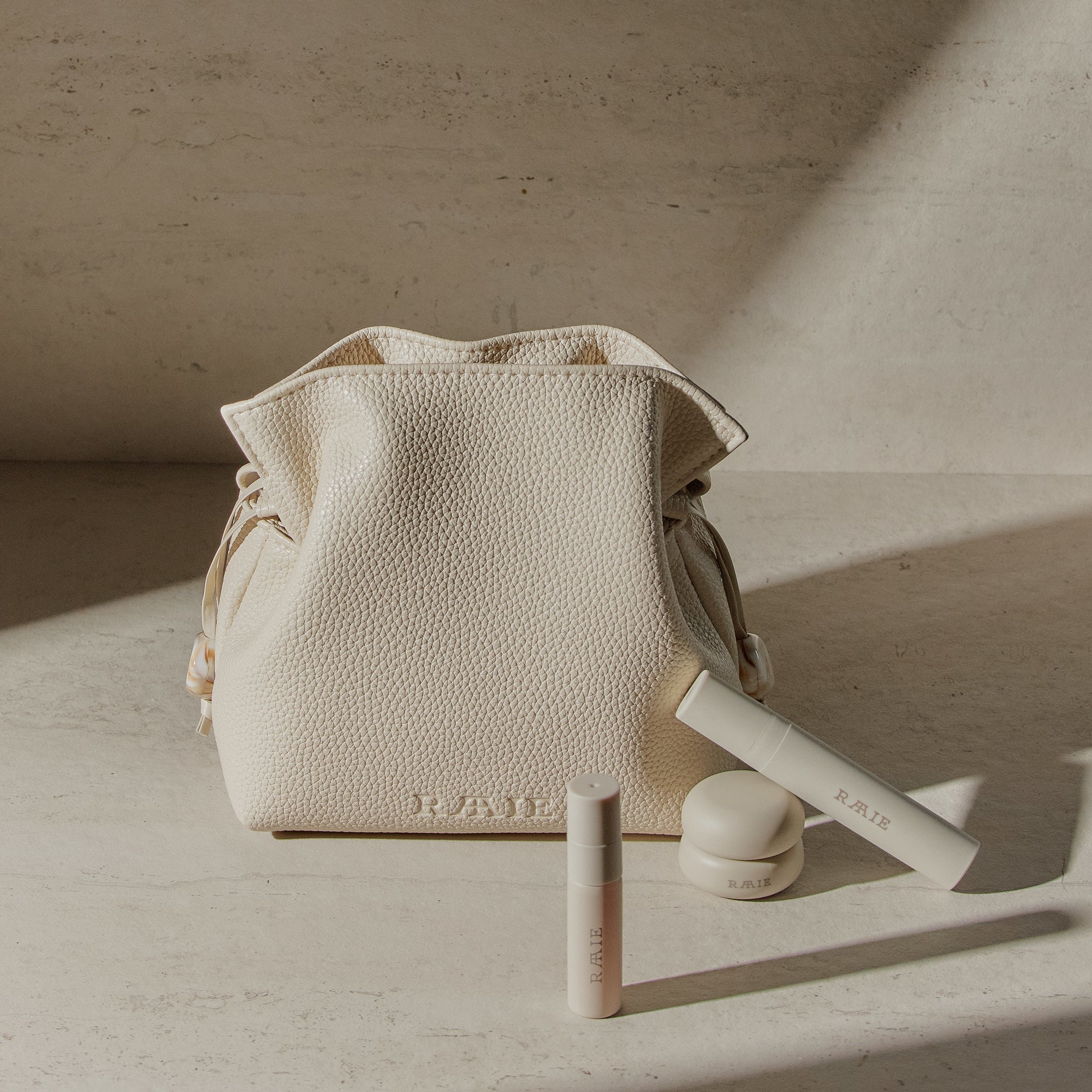 RAAIE-mini-gift-set-cosmetic-bag