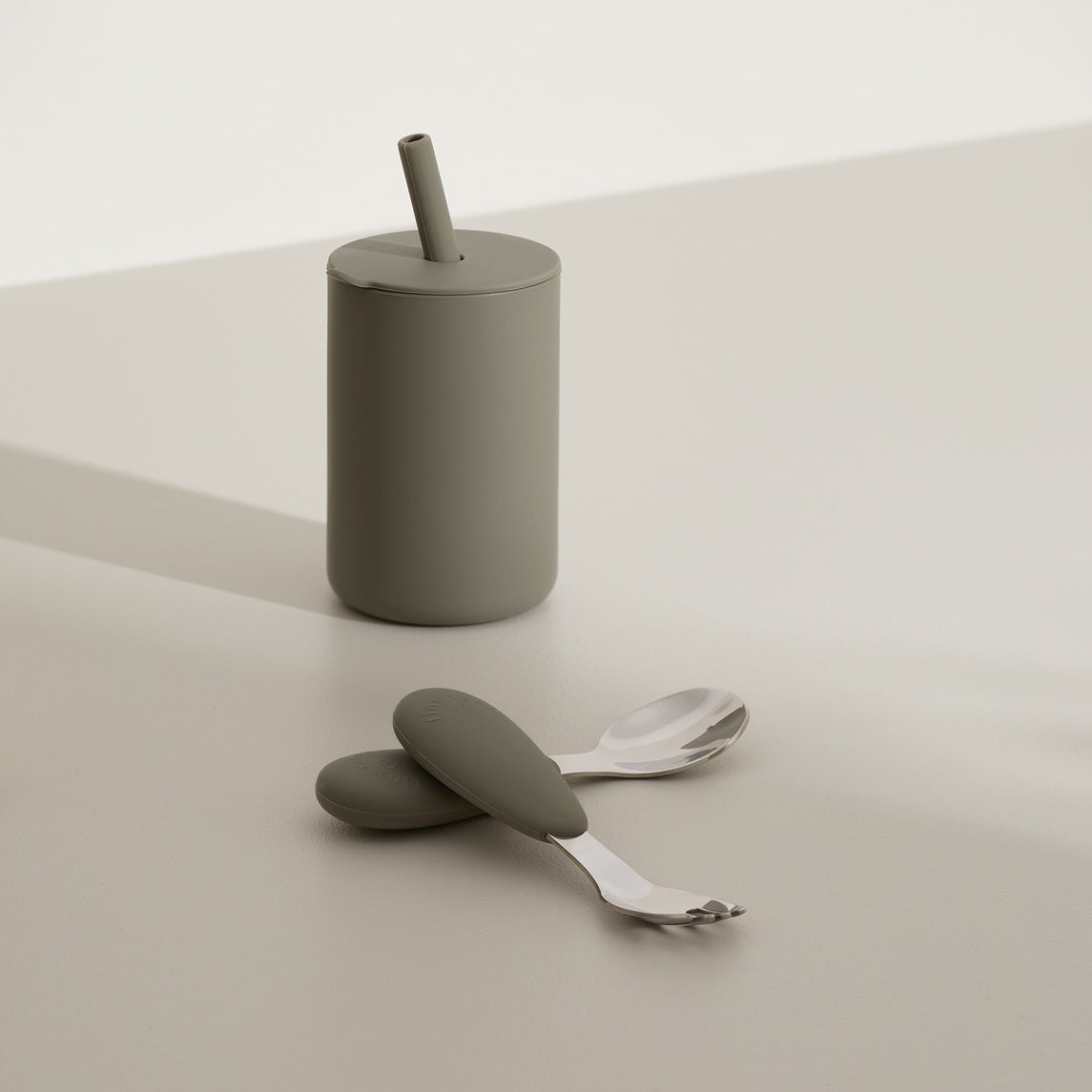 Tiny-Table-little-Cutlery-olivel