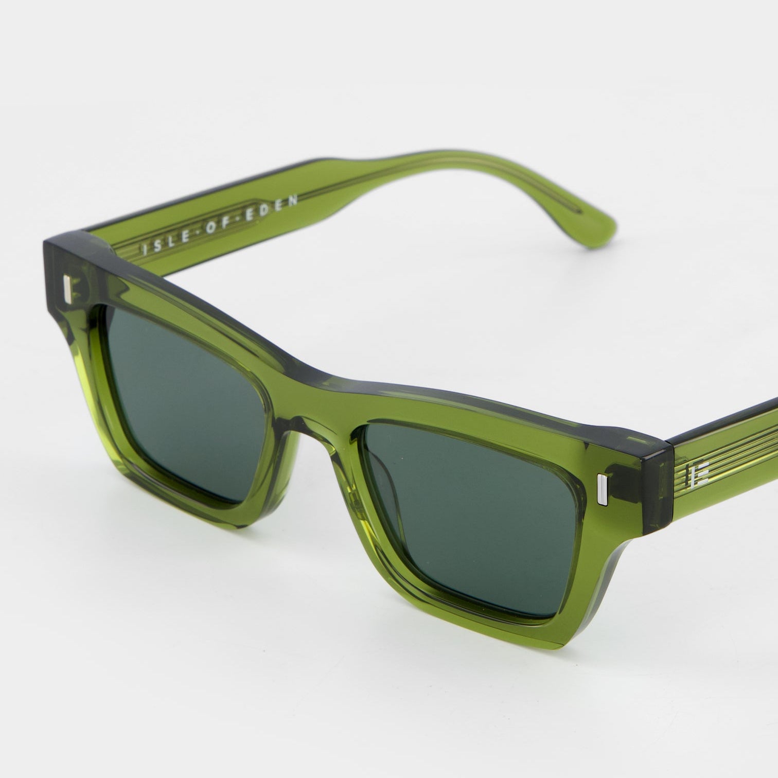 isle-of-eden-sunglasses_OLLI-BOTTLE-OLIVE-GREEN-close-up