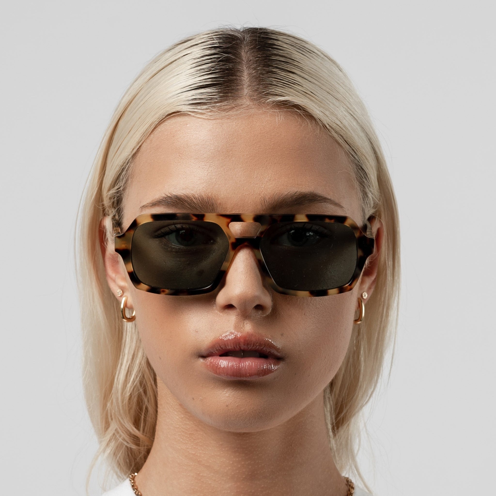 isle-of-eden_sunglasses--LOLA-Aviator-Tortoise