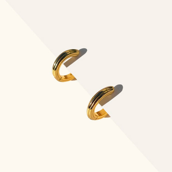 la-dailie-earrings-ribbed-hoops-gold