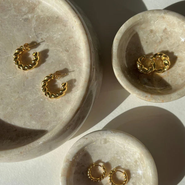 la-dailie-hoop-earrings-gold