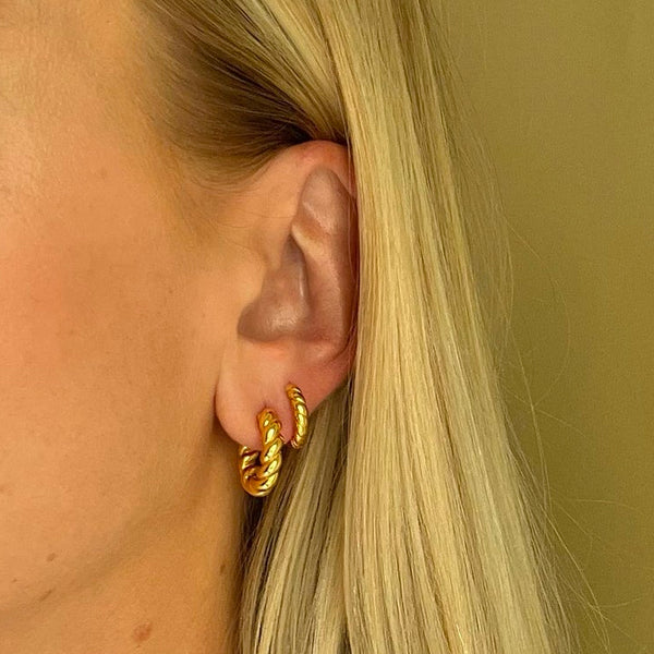 la-dailie-twist-hoop-earrings-gold