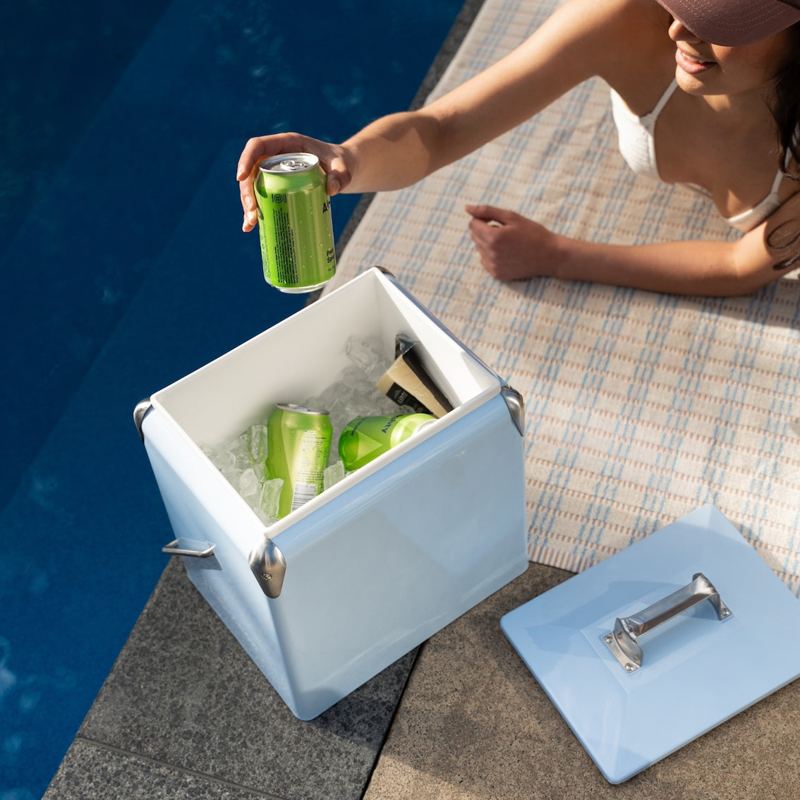 napoleon-mini-chilly-bin-sky-blue-6