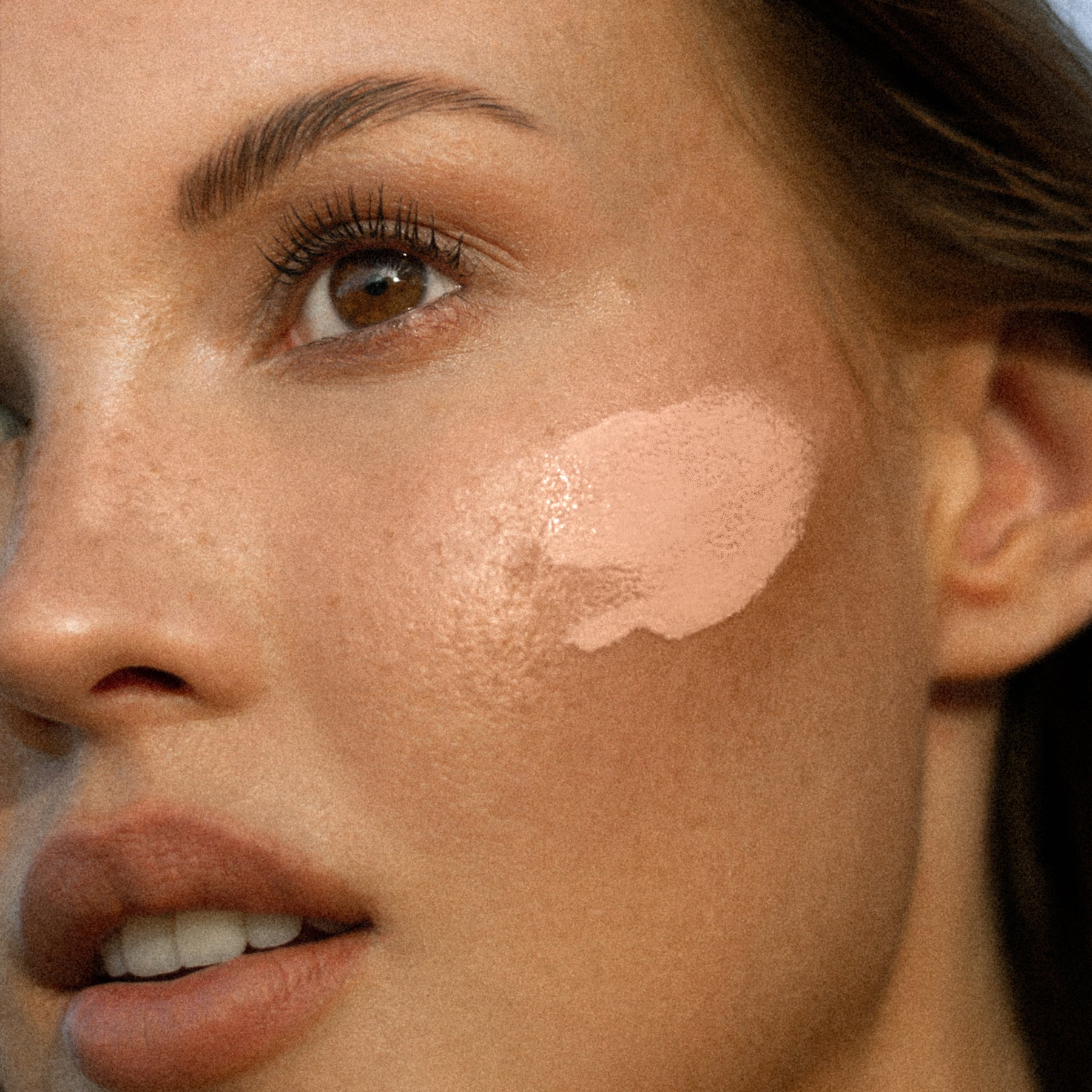 RAAIE-tinted-sunscreen-SPF50