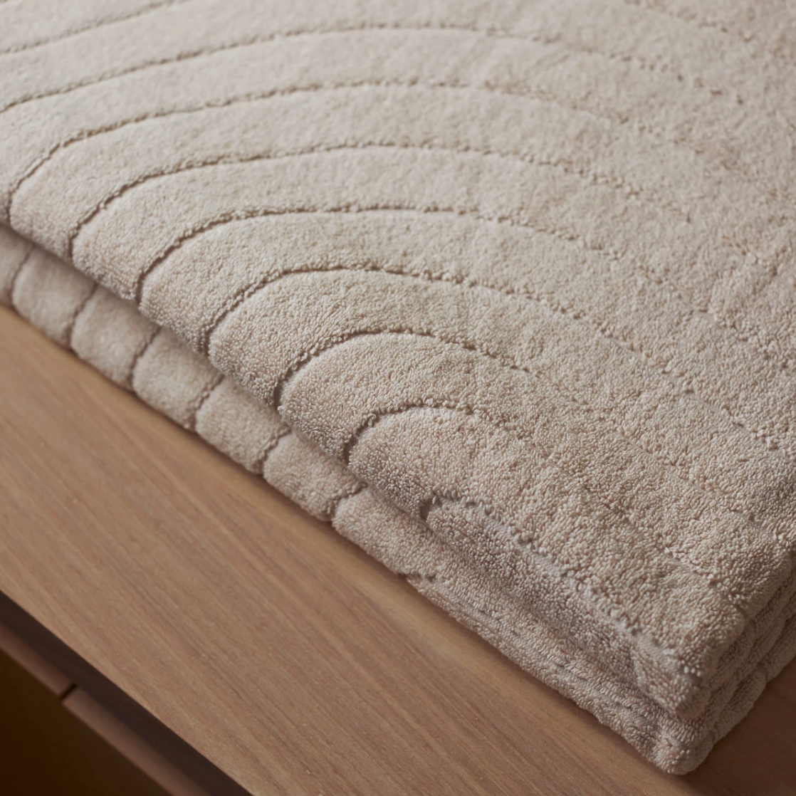 homeware-cove-BAINA-bath-towel-pink