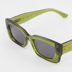      isle-of-eden-sunglasses-goldie-bottle-green-close-up