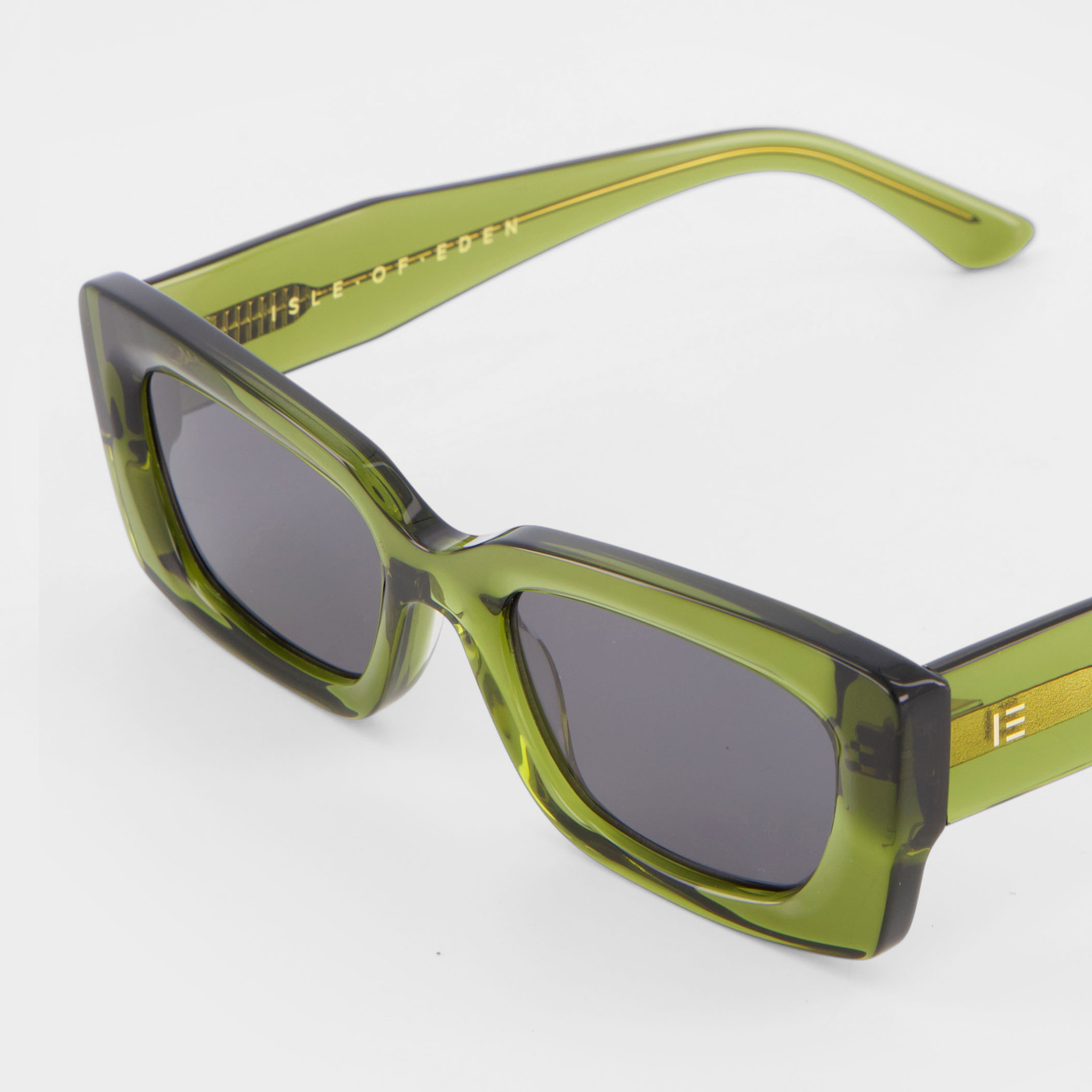      isle-of-eden-sunglasses-goldie-bottle-green-close-up